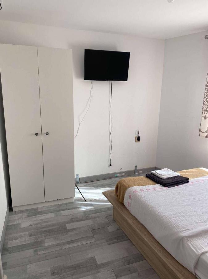 Maison Cosy Centre De Ним Екстериор снимка
